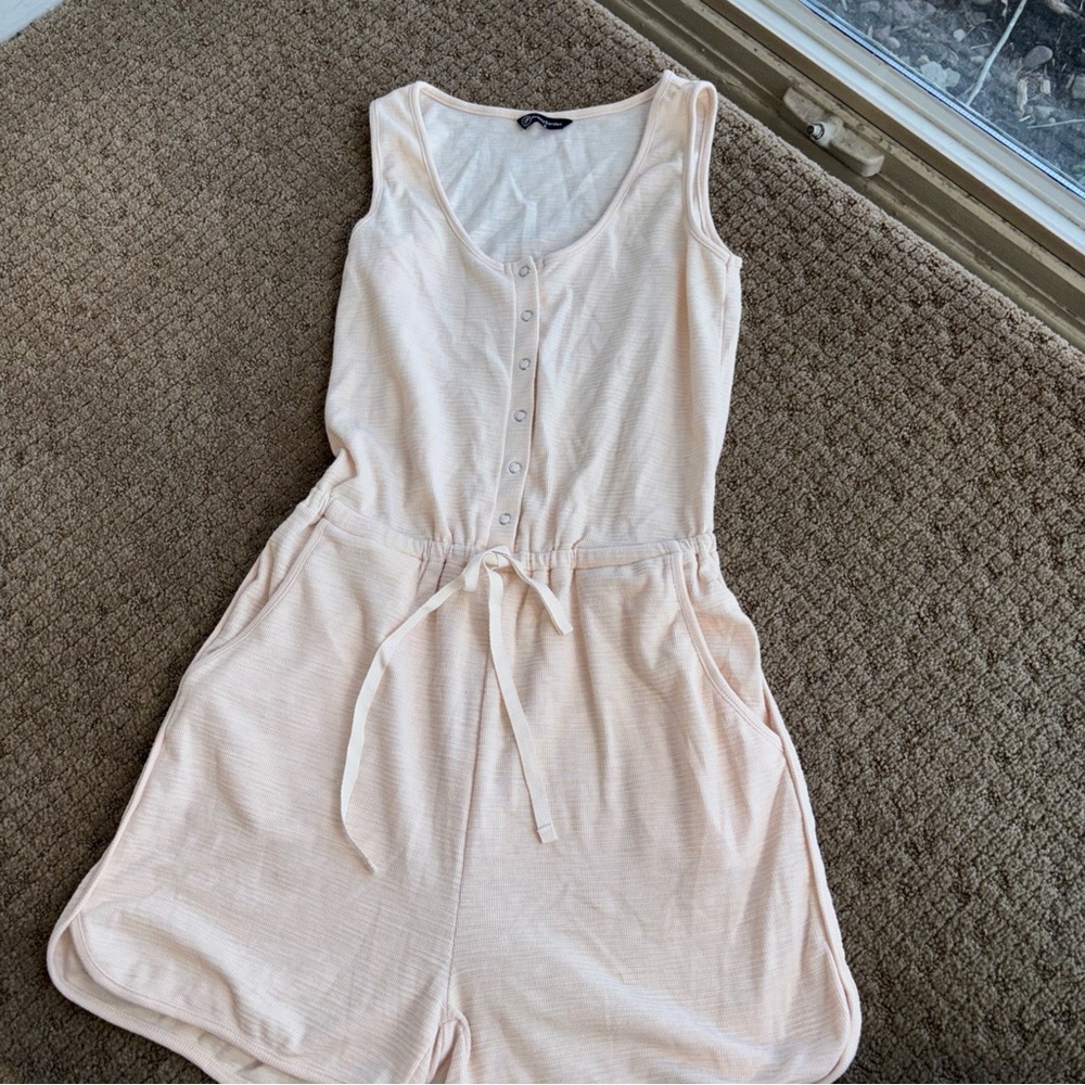Sleeveless Button Front shorts Romper peach tan size small 3” in seam